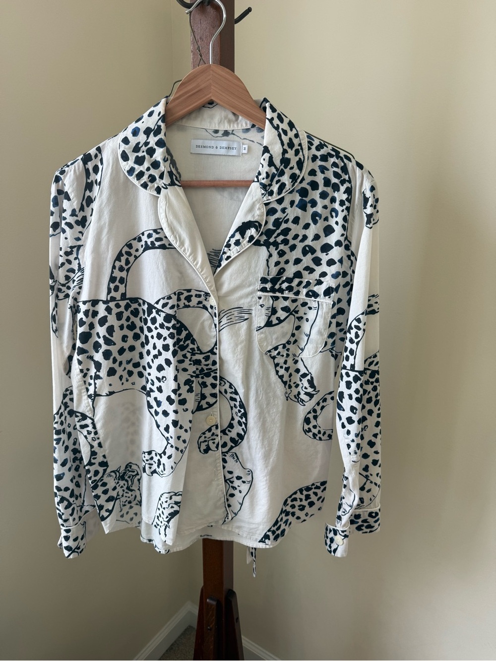 Desmond & Dempsey Women's Cream Leopard-Print Pajama Top and Pants Set